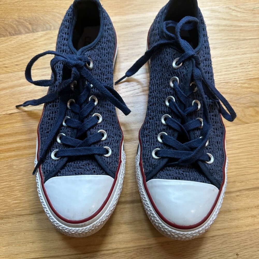 Converse sneakers size 7